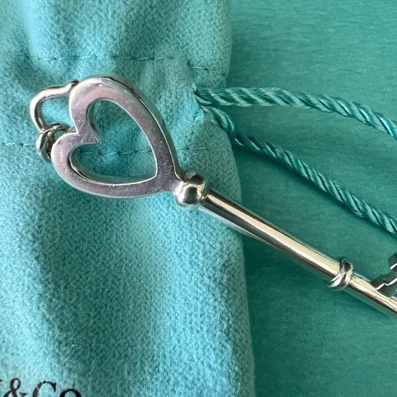 Retired Tiffany large open heart key - Picture 11 of 11